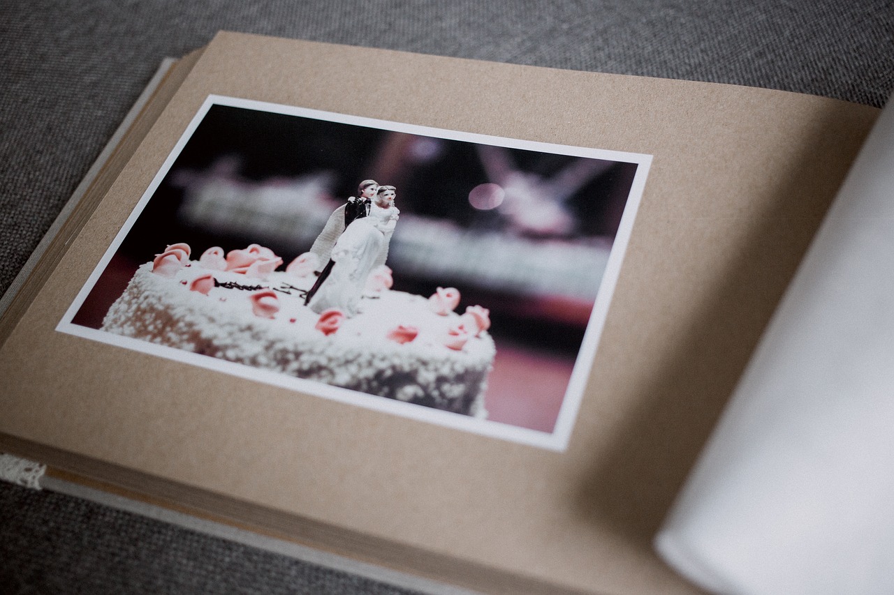 wedding memory book, Weddeo, DIY wedding ideas, wedding photo ideas, wedding album