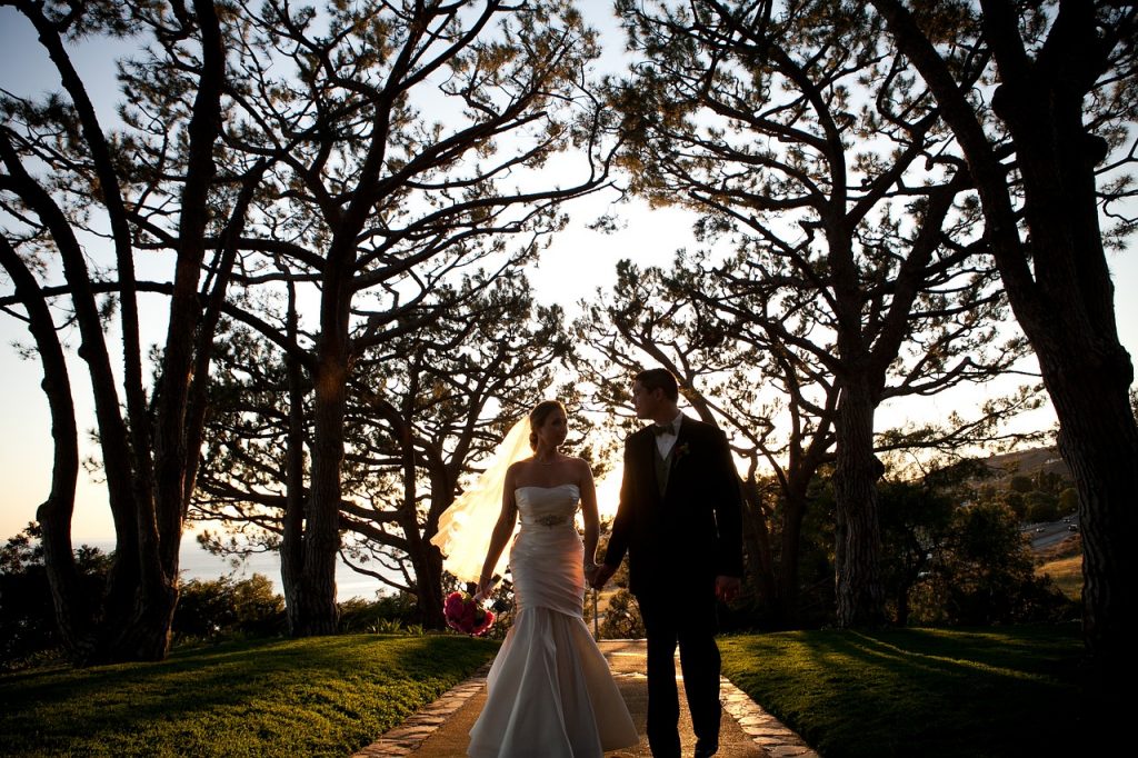 couple-2381494_1280